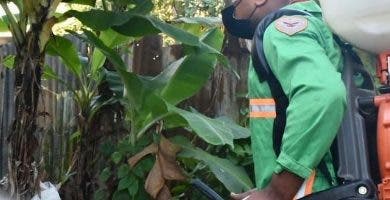 La Comipol fumiga contra dengue en Villa Mella