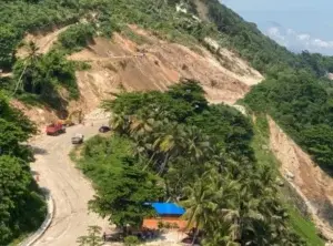 Derrumbe cierra el paso vía Barahona-Pedernales