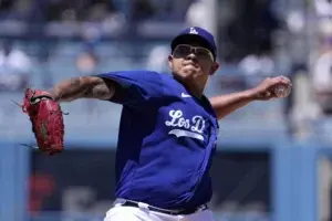 Julio Urías, pitcher de los Dodgers, arrestado cerca de estadio donde jugó Messi