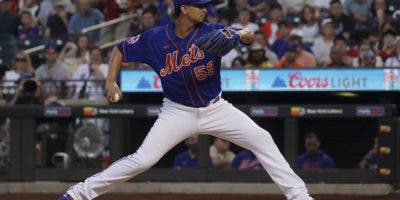 Carrasco se fractura meñique y no volverá a lanzar en la campaña con Mets