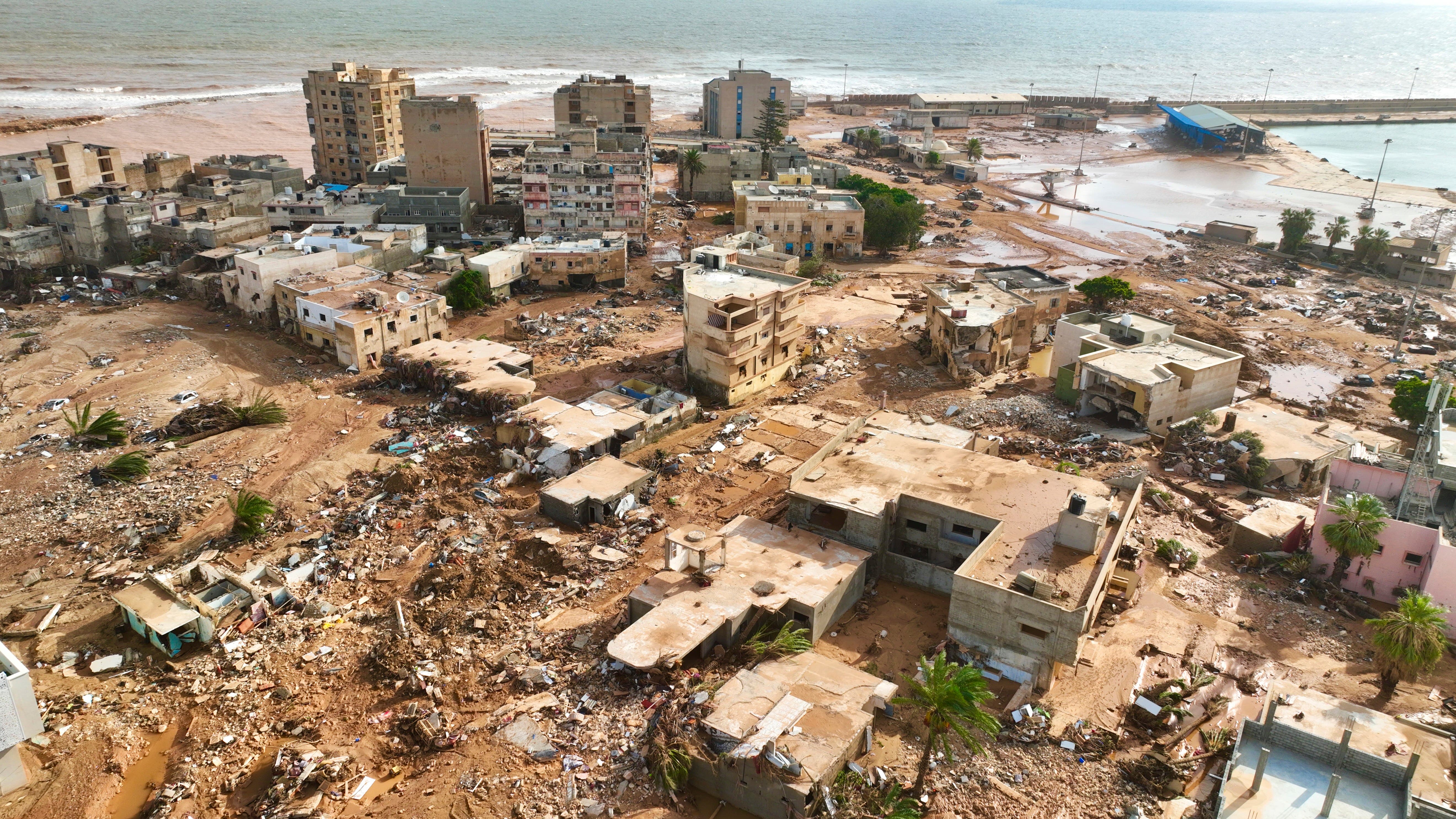 Muertes en Libia ascienden a 11.300 por inundaciones catastróficas en Libia
