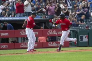 José Ramírez celebra cumpleaños con jonrón; Guardianes barren a Rangers