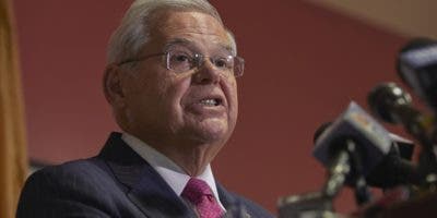 Bob Menéndez no renuncia como senador y dice que será exonerado de su “mayor batalla»