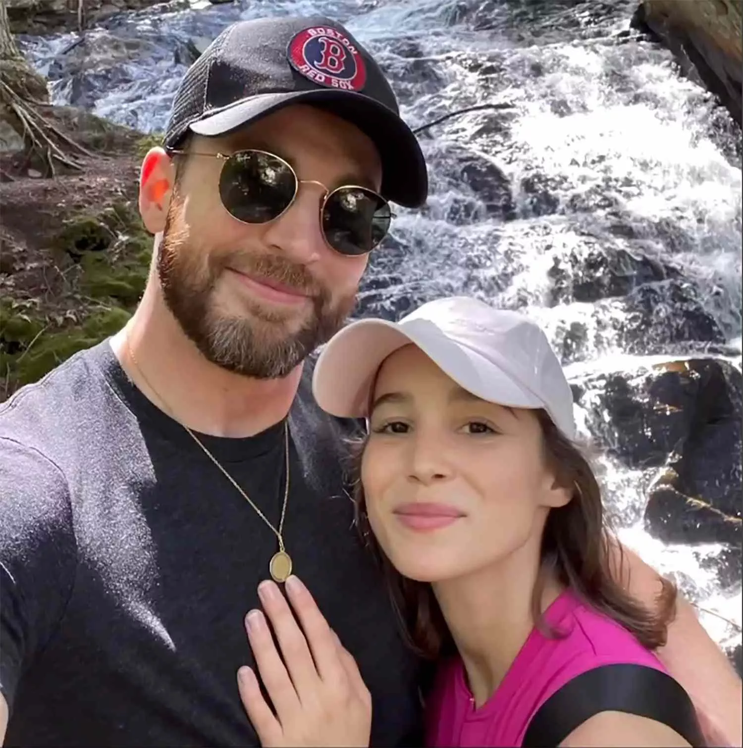 Chris Evans se casó en secreto con Alba Baptista