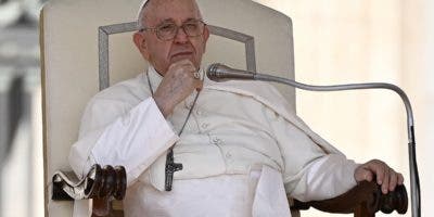 El papa lamenta que el agua no llegue a todos y se desvíen “ingentes recursos” para armas