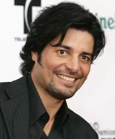 Chayanne festeja  éxito de “Bailando bachata”