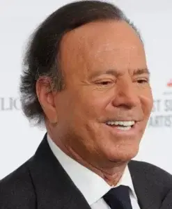 Felicitan a Julio Iglesias por sus 80 años de vida