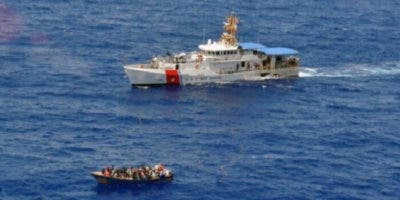 Repatrian a 59 migrantes dominicanos detenidos en aguas de Puerto Rico