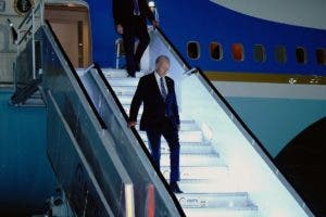 Biden llega a la India para participar en la cumbre del G20