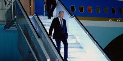 Biden llega a la India para participar en la cumbre del G20