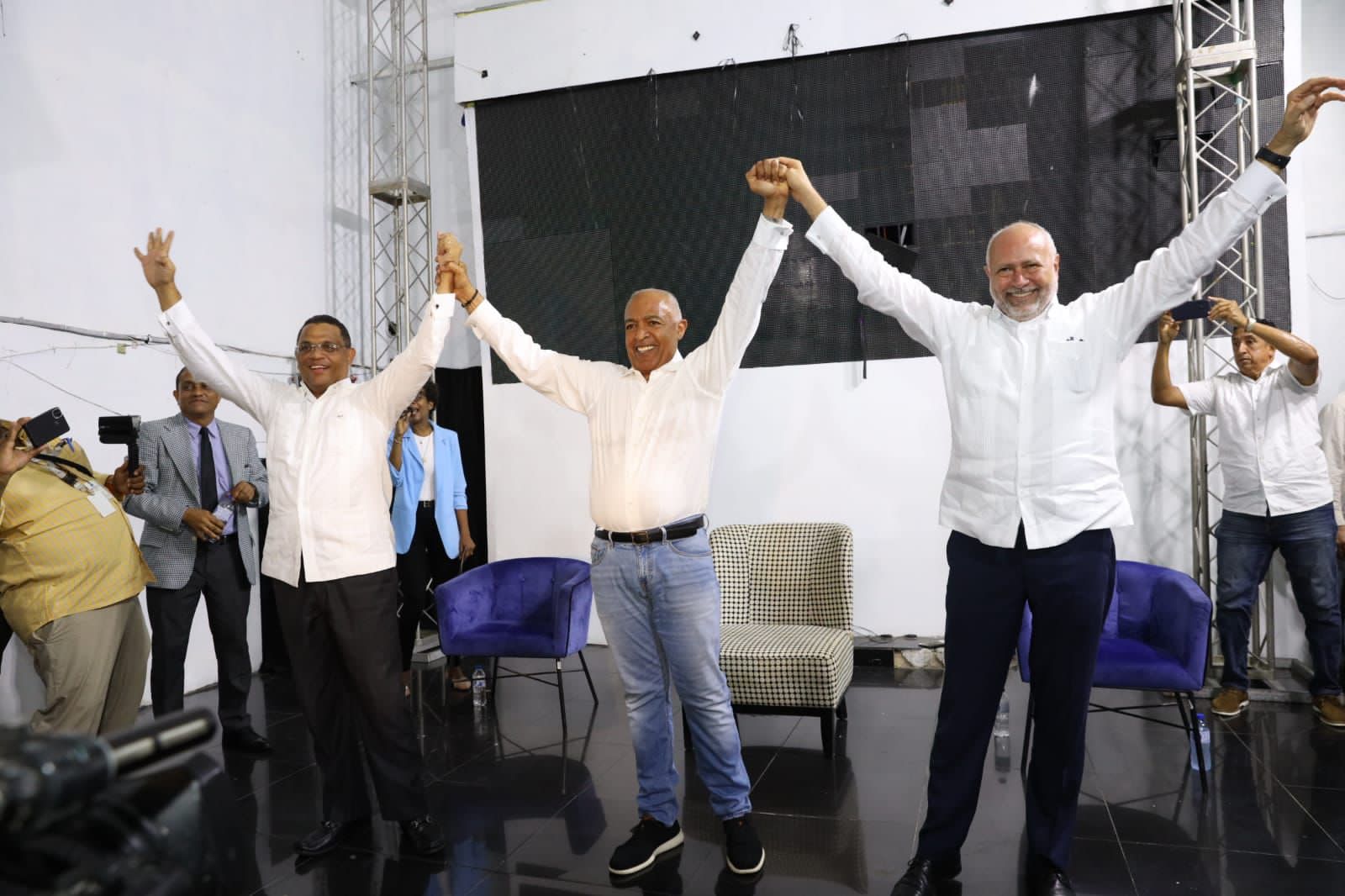 Merido Torres y Robert Arias pasan a apoyar la candidatura de Bertico Santana