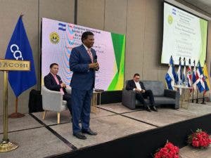 Coopnama participa en congreso internacional en El Salvador