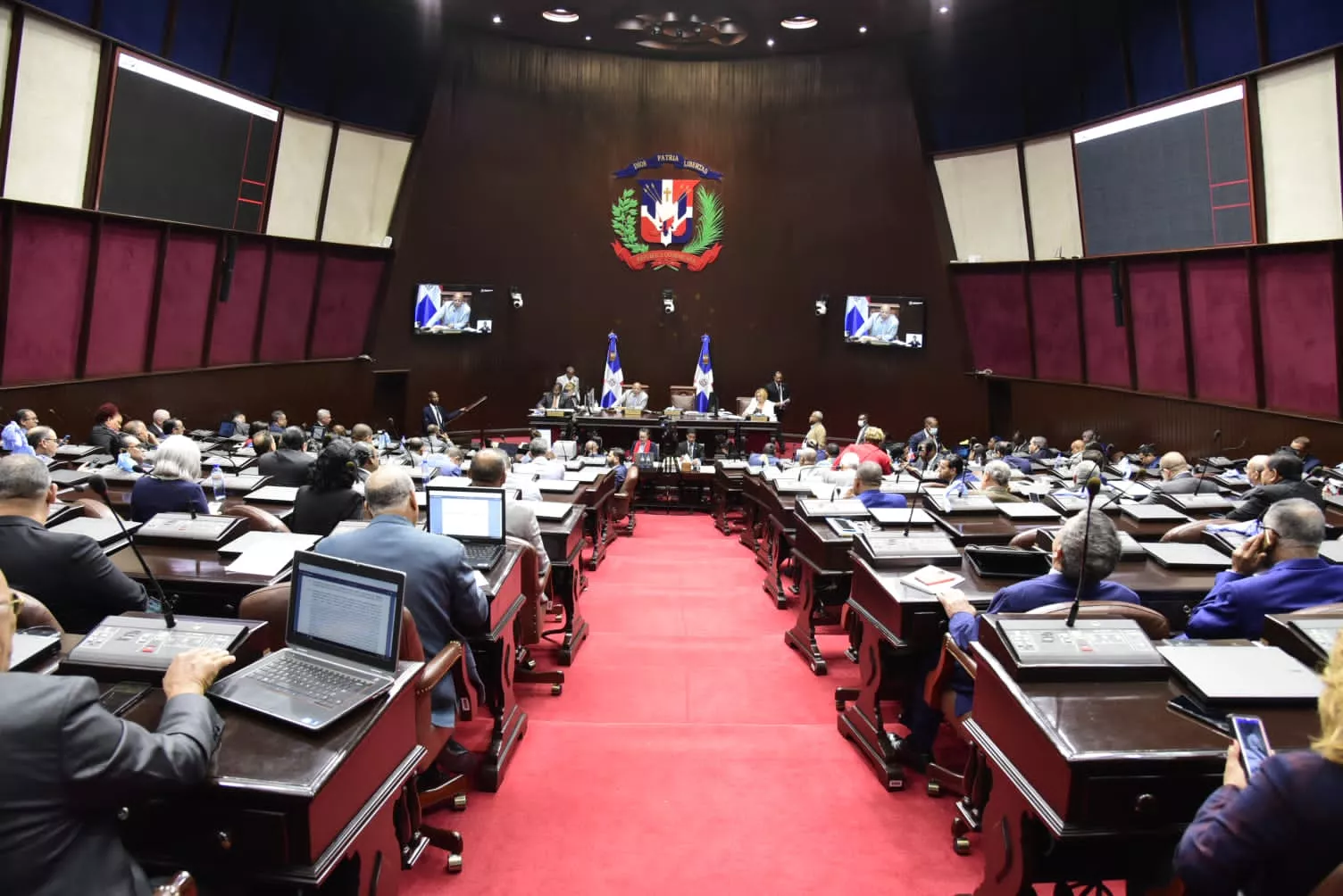 Diputados aprueban resolución respalda acciones del Poder Ejecutivo frente a conflicto con Haití