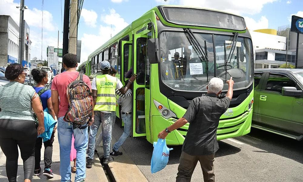 OMSA dispone autobuses para el traslado de usuarios del Metro tras suspensión temporal por choque de vagones