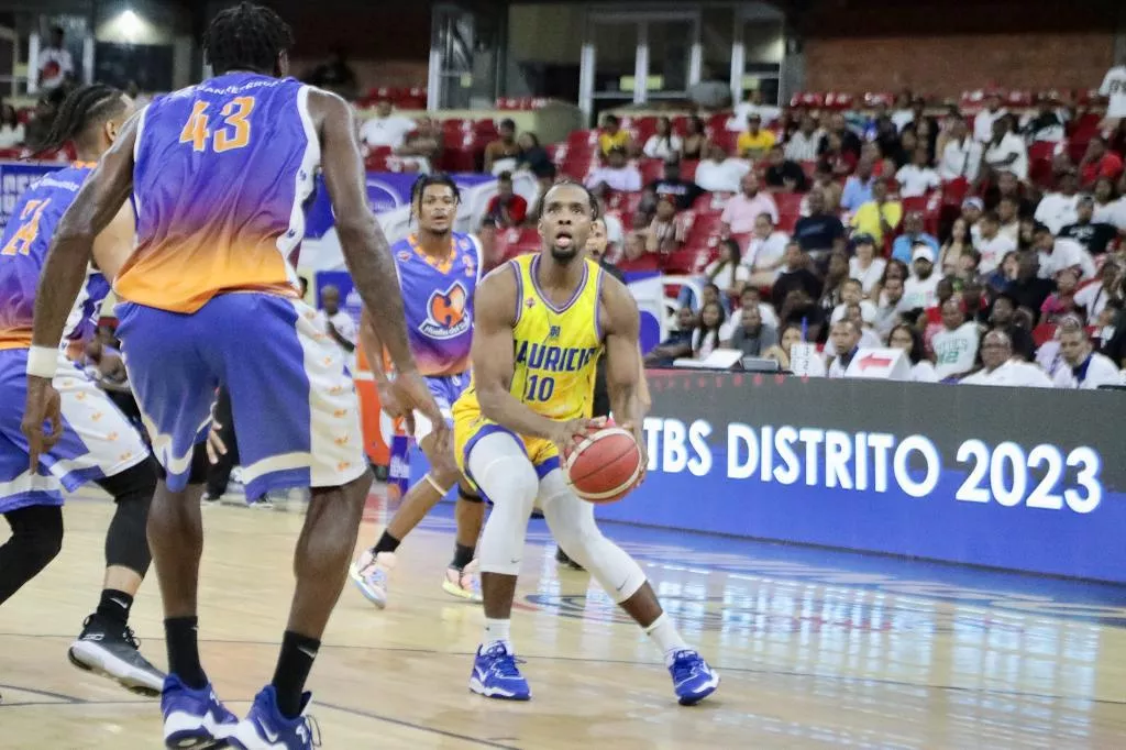 Los Suero vuelven al ataque; destrozan defensas de Huellas del Siglo en el TBS Distrito