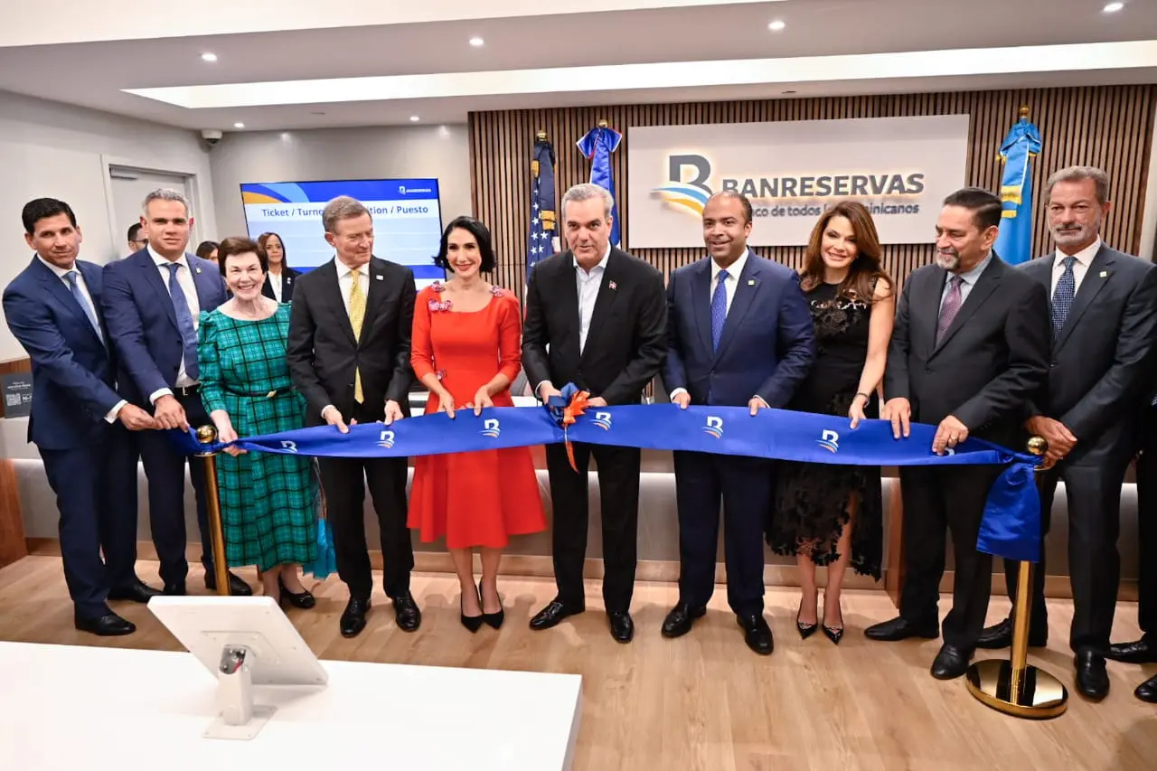 Presidente Abinader inaugura oficina de Banreservas en Nueva York