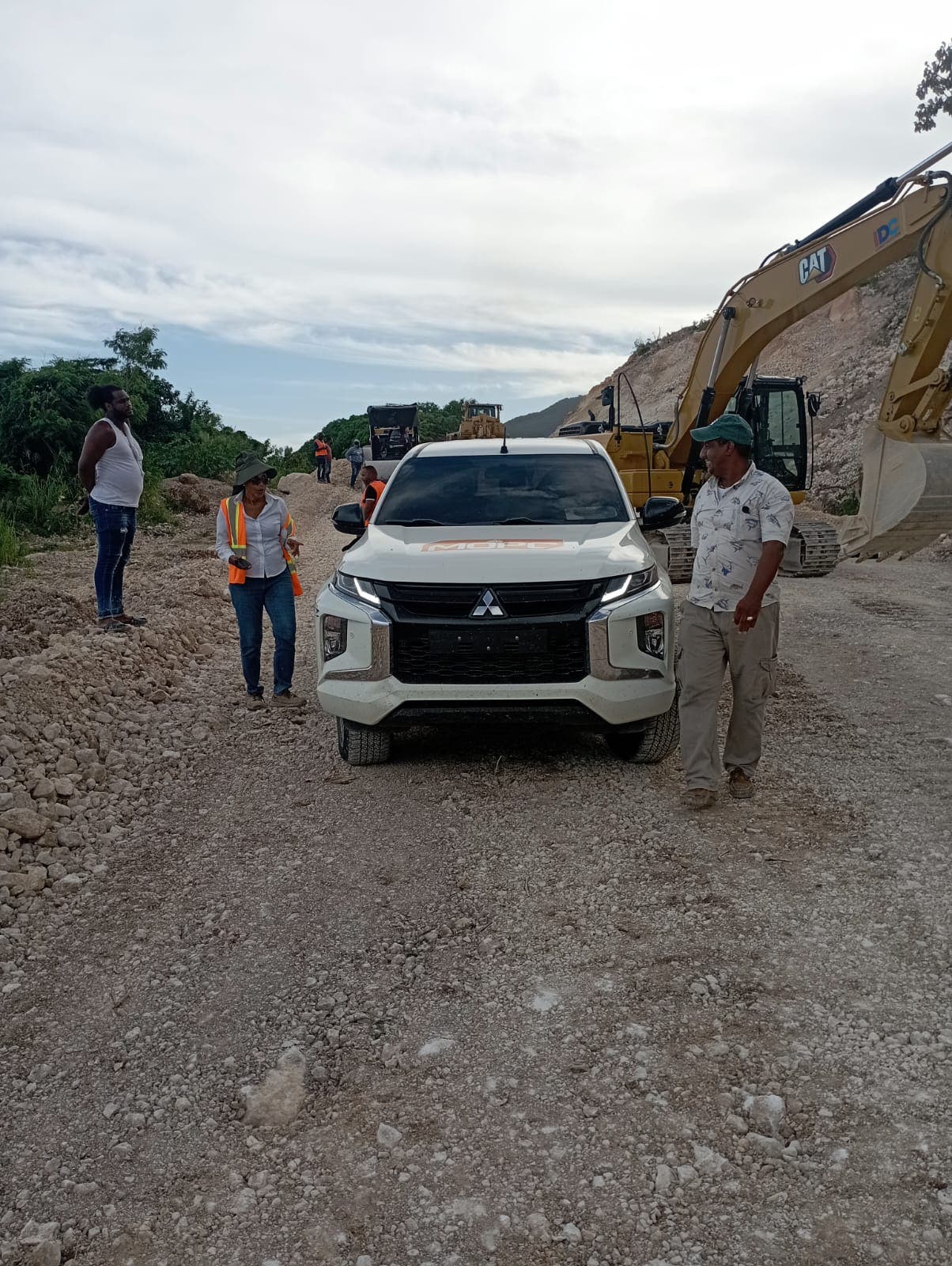 Reinician del tránsito controlado por la carretera Barahona-Enriquillo