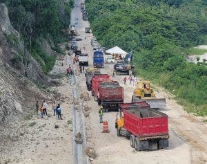 Obras Públicas informa programa para circulación vehicular en carretera Barahona-Enriquillo por trabajos