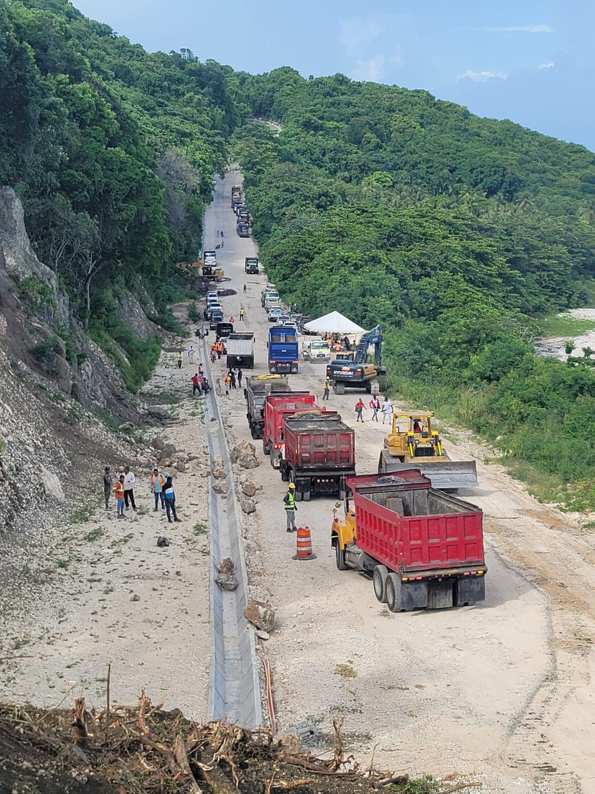 Obras Públicas informa programa para circulación vehicular en carretera Barahona-Enriquillo por trabajos