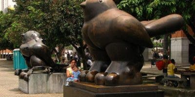«Es un recuerdo de la imbecilidad y de la criminalidad de Colombia»: la historia de la escultura de Botero destrozada por una bomba que se convirtió en un símbolo de la paz