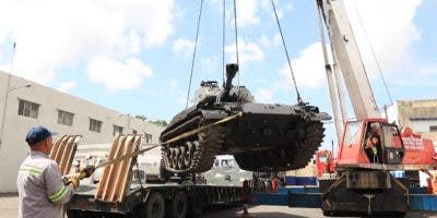 Develan estatua y tanque de guerra del coronel Fernández Domínguez
