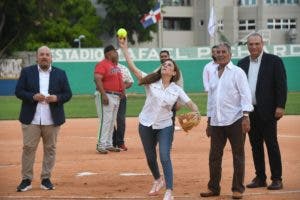 Liga de la Farándula Inaugura el 55º Torneo de Softbol en honor a la Alcaldesa Carolina Mejía