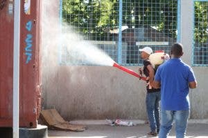 Salud Pública realiza fumigación para evitar plagas en zona mercado binacional