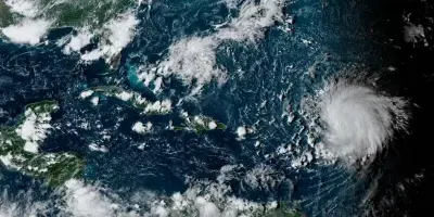 El huracán Lee causa fuertes marejadas en el norte del Caribe