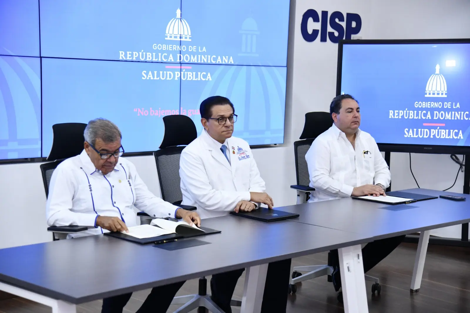 Salud Pública, SNS y CMD firman acuerdo para dotar de plazas a médicos especializados