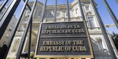 Cuba califica de “terrorista” un ataque con cócteles molotov a su embajada en Washington