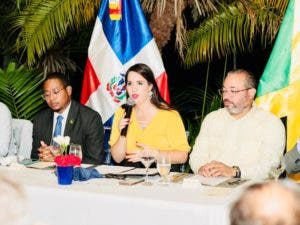 Embajada dominicana celebra mesa redonda con prominentes empresarios de Jamaica