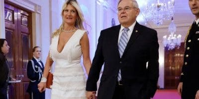 Senador Bob Menéndez y su esposa acusados de aceptar sobornos del gobierno de Egipto