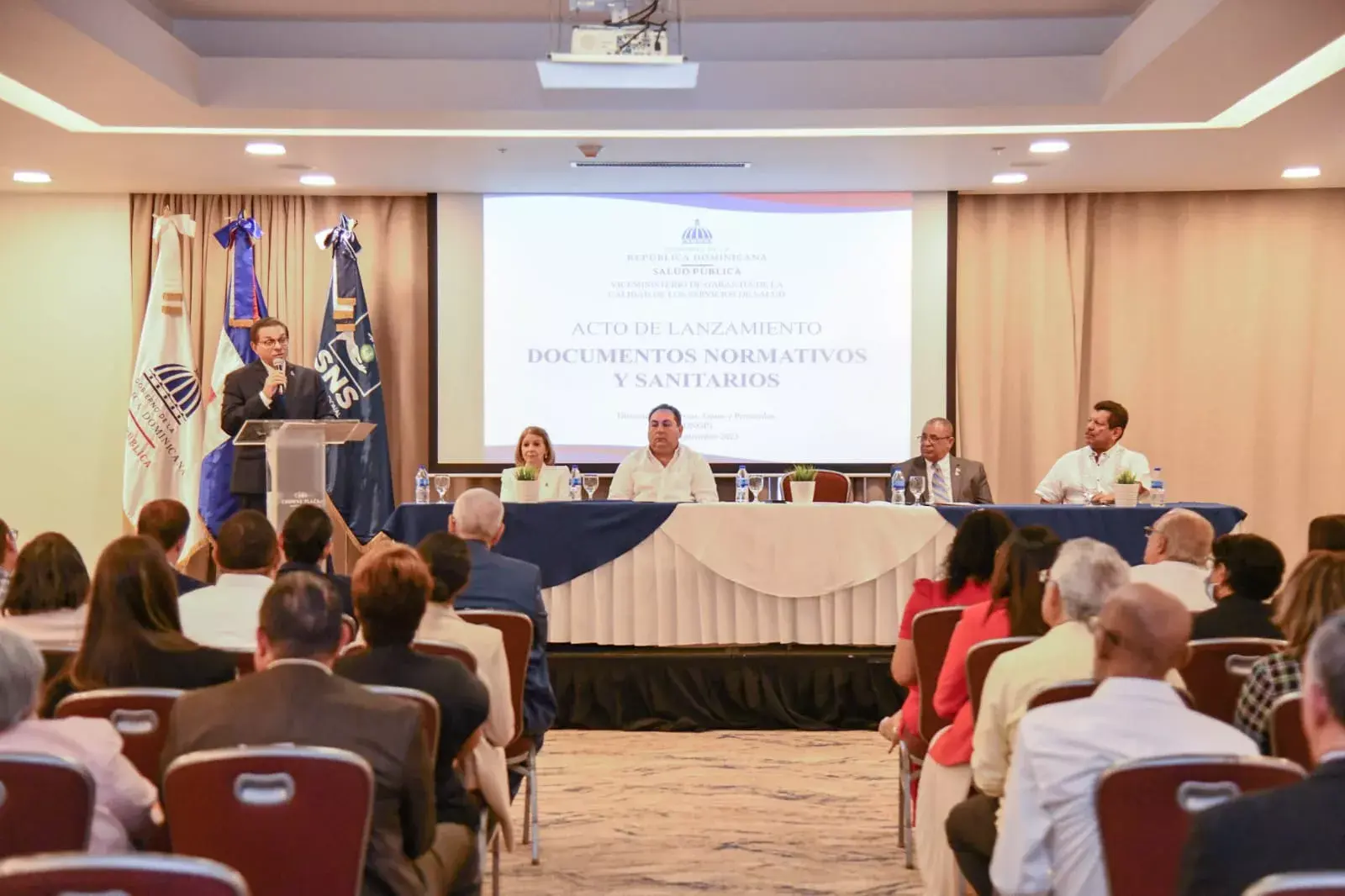 Presentan documentos normatizan sistema sanitario