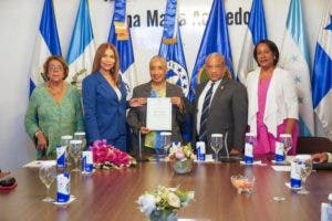 PARLACEN reconoce a Guadalupe Valdez como “Mujer Destacada 2023” de la RD