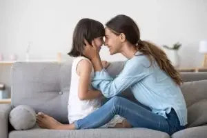 El arte de hablar con niños: claves para conseguir una conversación fértil