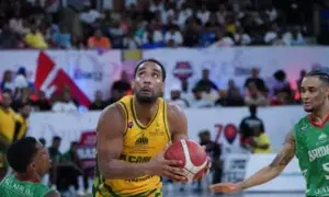 San Carlos derrota a Bameso; Huellas del Siglo lidera el basket distrital