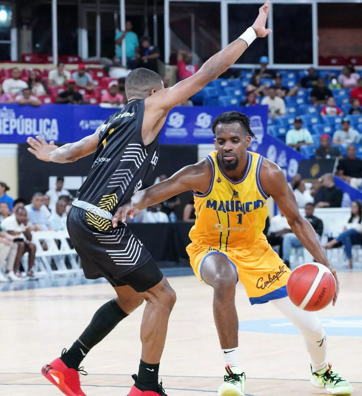 Mauricio Báez extiende invicto a 4-0 y retoma el primer lugar en el TBS Distrito