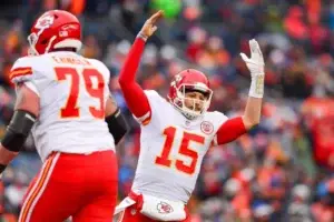 Mahomes lanza 3 pases de touchdown, Taylor Swift celebra mientras los Chiefs derrotan a los Bears