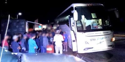 México: Detienen 178 migrantes en autobús de pasajeros un dominicano entre ellos
