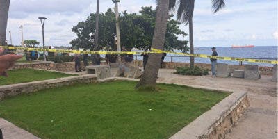 Encuentran cadáver de un hombre con disparo en la cabeza en el Malecón de SD