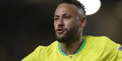 Neymar rompe el récord goleador de Pelé en Brasil al ganar 5-1 en la eliminatoria sudamericana