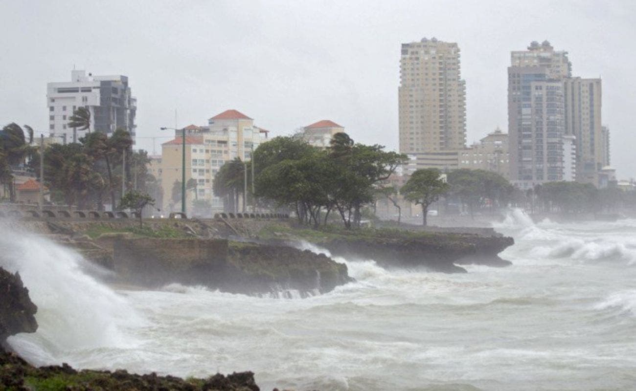 Meteorología alerta de olas de 9 a 10 pies por el paso del huracán Lee