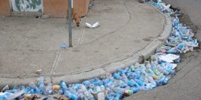 Plásticos, lo que quedó tras la salida masiva de haitianos en Dajabón