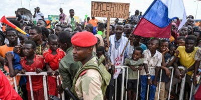 Manifestantes en Níger exigen la expulsión de las tropas francesas del país