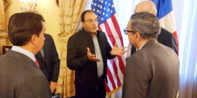 Salvador Holguín visita dajaboneros en NY y explica situación de frontera dominico-haitiana