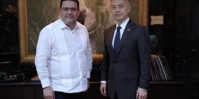 Sanz Lovatón recibe visita del embajador de la República Popular China