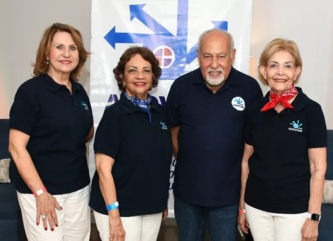 Claudia Rivas, Angélica Benitez de Ginebra, Danny Méndez y Paula de Méndez.
