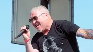 Muere el cantante Steve Harwell, vocalista de Smash Mouth, a los 56 años