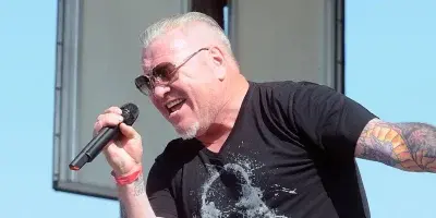 Muere el cantante Steve Harwell, vocalista de Smash Mouth, a los 56 años