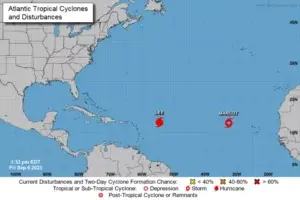 Lee baja a categoría 4 pero sigue siendo un “poderoso” huracán rumbo a las Antillas